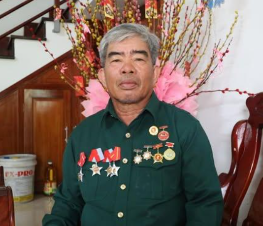 CÂU CHUYỆN THỜI HOA LỬA –LÊ VĂN NUÔI