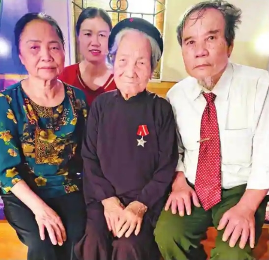 câu chuyện số 96-Nhà có hai Bà mẹ Việt Nam anh hùng