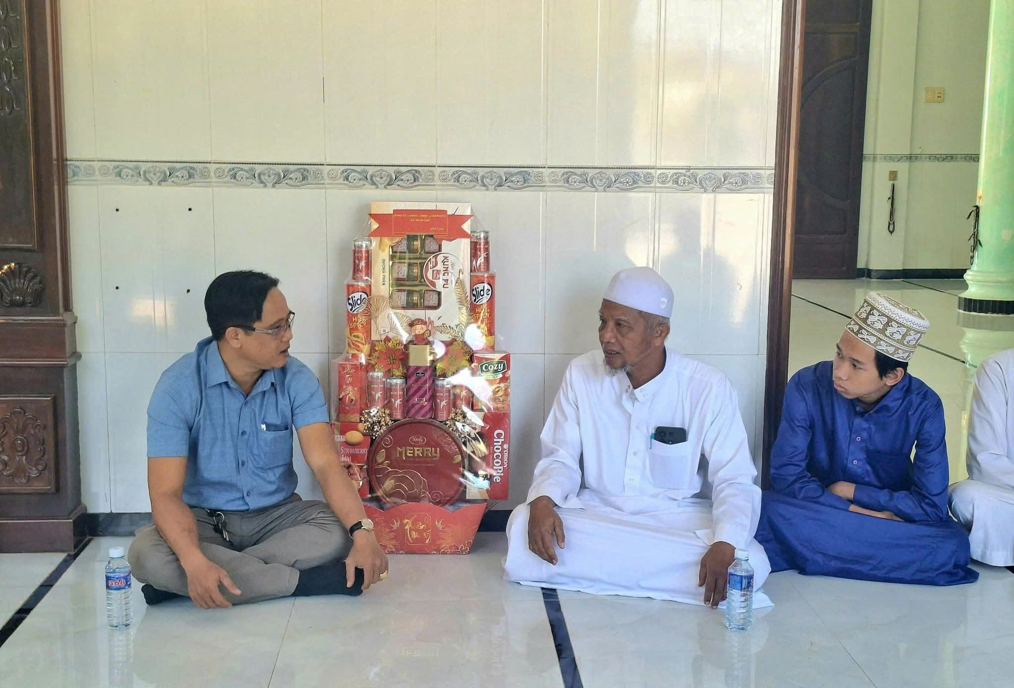 LÃNH ĐẠO ĐẢNG ỦY THĂM CHÚC TÊT THÁNH ĐƯỜNG NHƠN HỘI