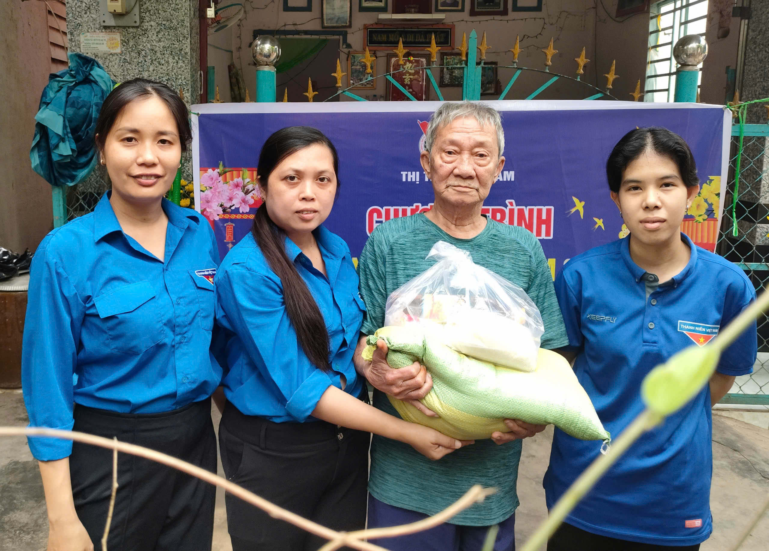 Tiếng đàn giữa chiến hào