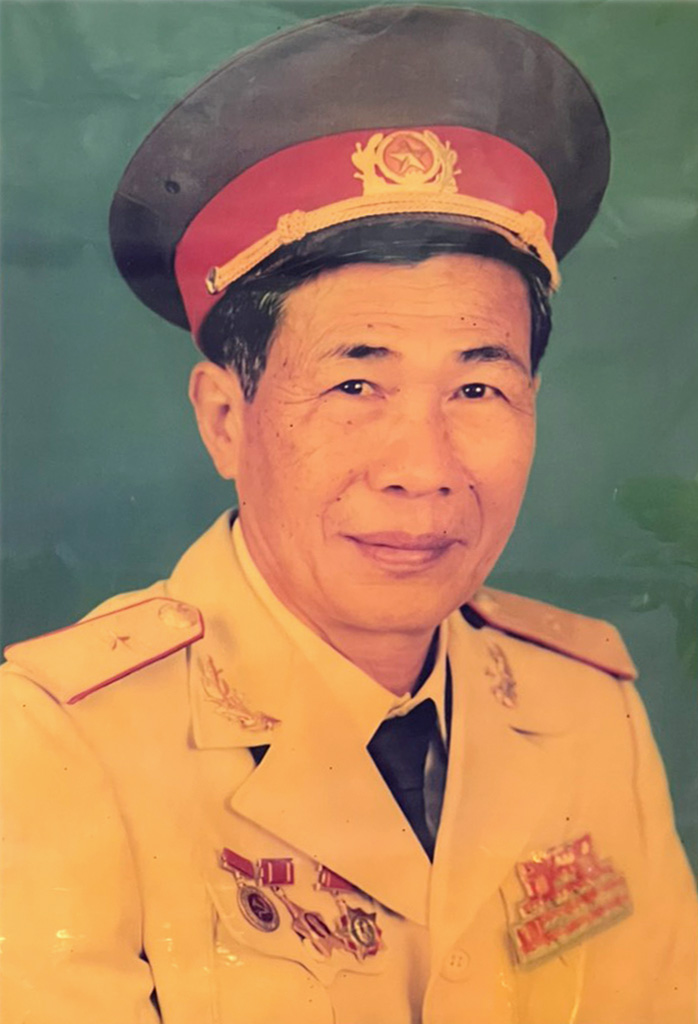 Anh hùng LLVT Phạm Phi Hùng - Ngọn đèn trong hầm chỉ huy