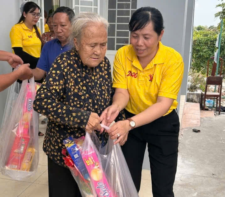 hoạt động chăm lo đời sống cho gia đình chính sách