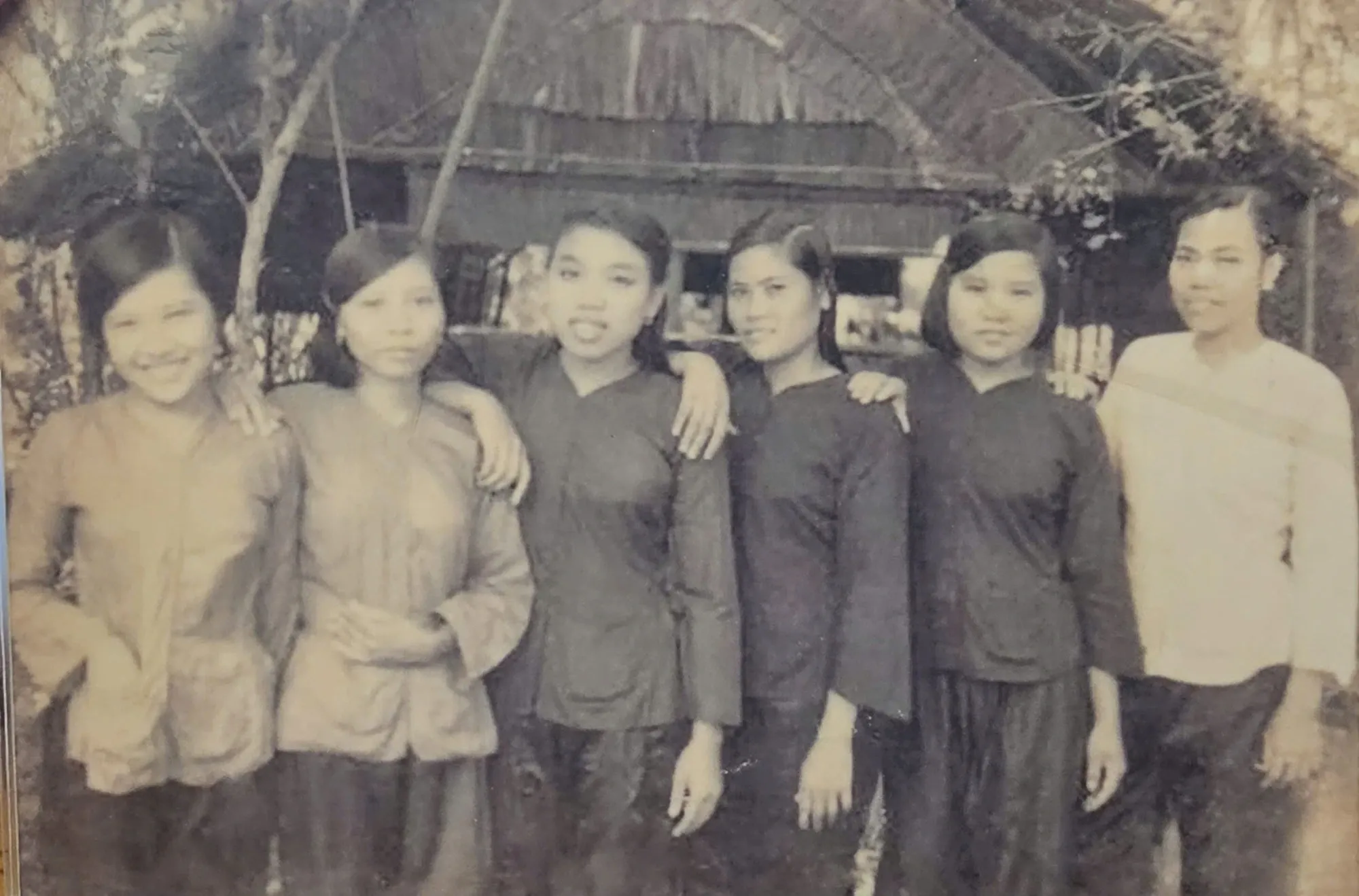 Đi làm quân y khi mới 13 tuổi