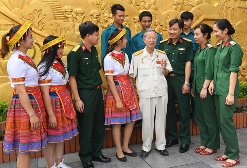 Câu chuyện: La Văn Cầu – Người chiến sĩ tiếp tục chiến đấu dù cánh tay gần đứt lìa