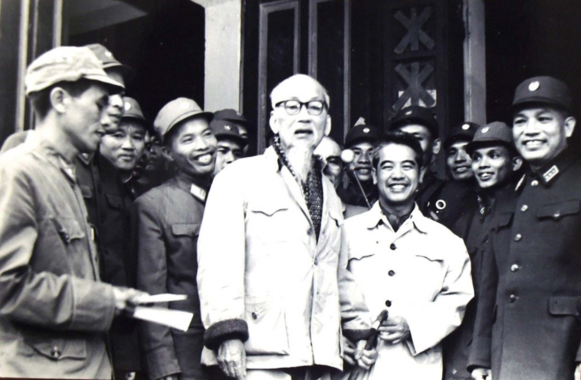 Ngót 90 tuổi vẫn là lính cụ Hồ