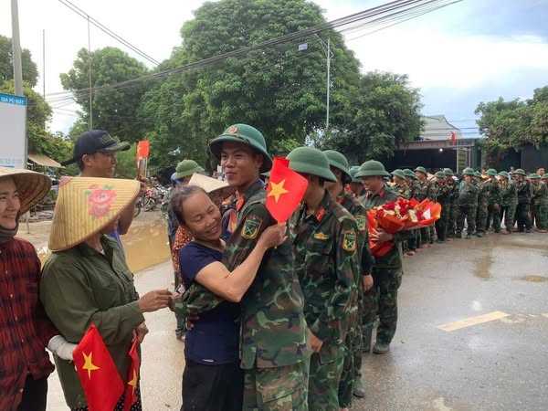 Đi dân nhớ, ở dân thương