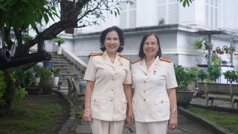 Anh hùng LLVTND Nguyễn Thị Minh Hiền và Phan Thị Ngọc Tươi