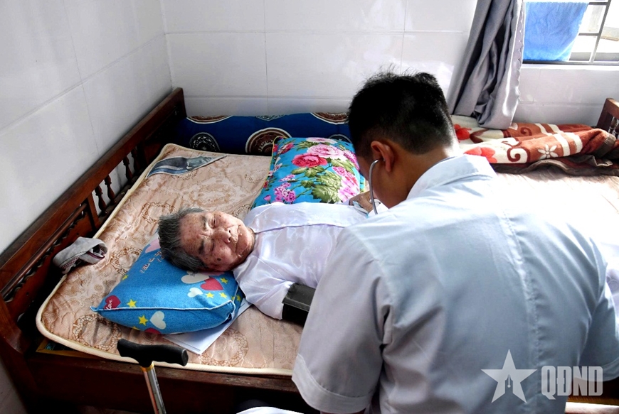 Chi đội Kiểm ngư số 3 nhận phụng dưỡng Bà mẹ Việt Nam anh hùng
