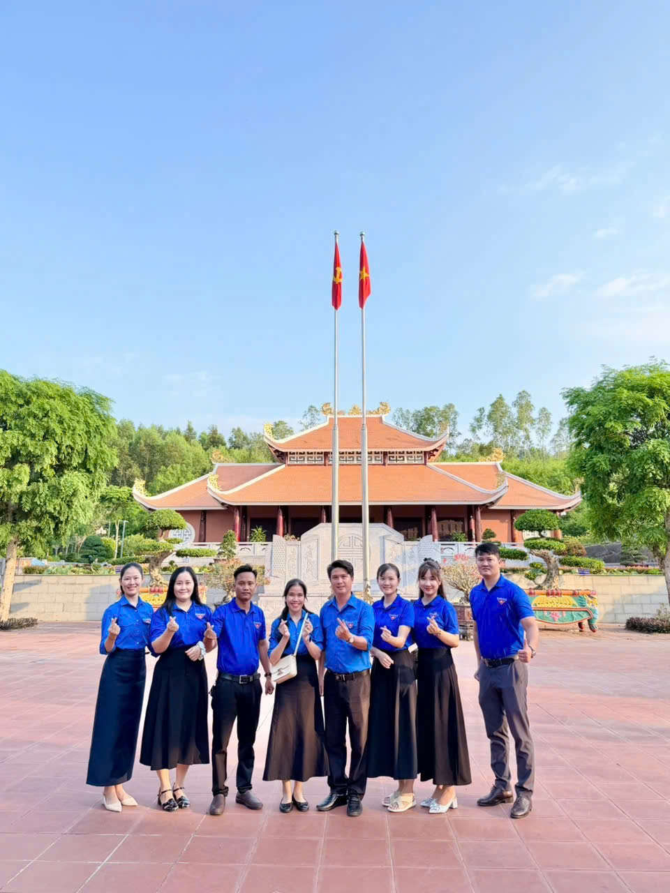 Chi đoàn TH Trịnh Hoài Đức tổ chức Hành trình viếng Đền thờ Liệt sỹ Xuân Lộc - tri ân thế hệ cha ông