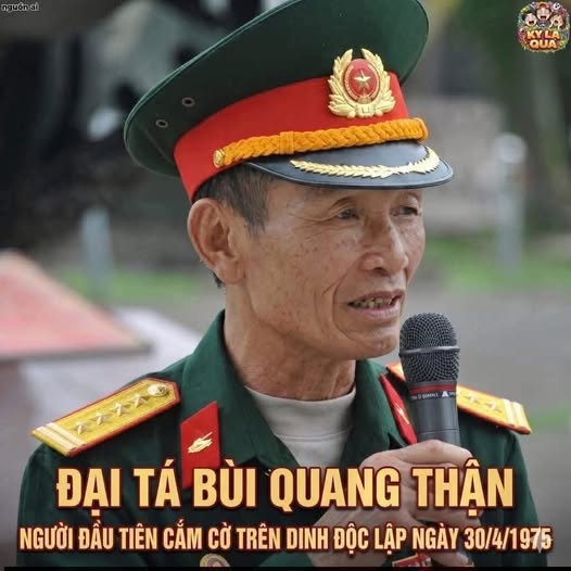 NGƯỜI CẮM CỜ TRÊN NÓC DINH ĐỘC LẬP – DẤU ẤN KHÔNG THỂ PHÔI PHAI