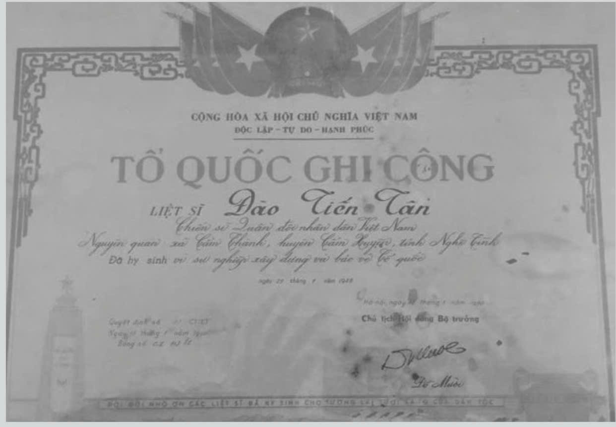 ANH NGÃ XUỐNG GIỮA NGÀY TRỞ VỀ