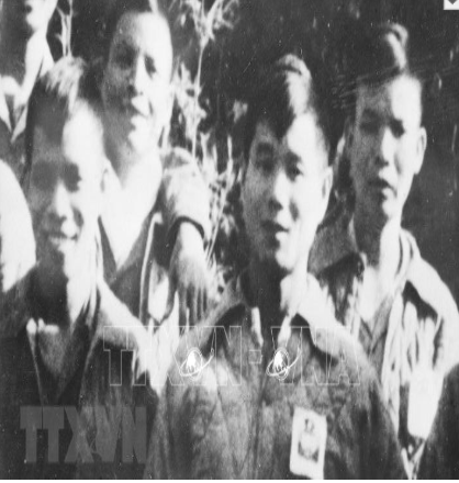 CÂU CHUYỆN THỜI HOA LỬA - TRẦN ĐÌNH HÙNG