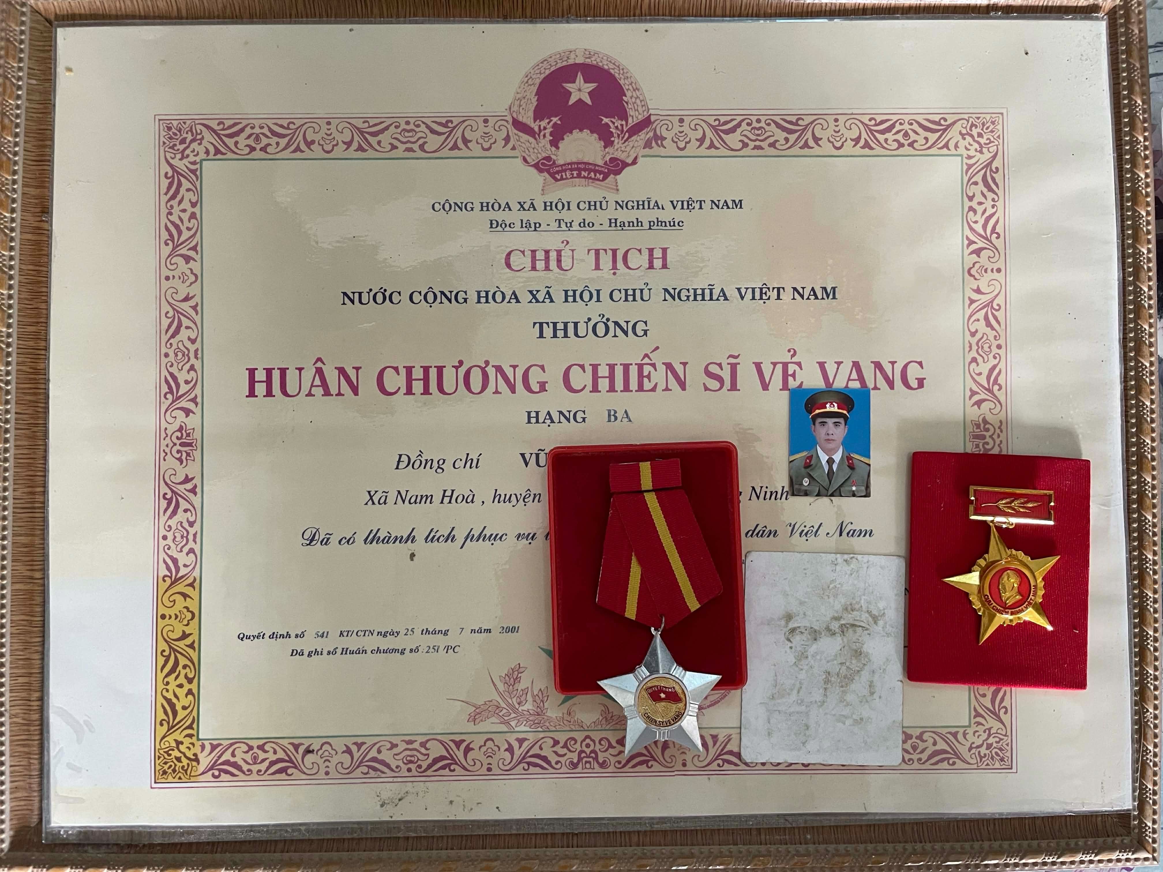Huân Chương Chiến Sĩ Vẻ Vang của Đồng Chí Vũ Văn Thanh