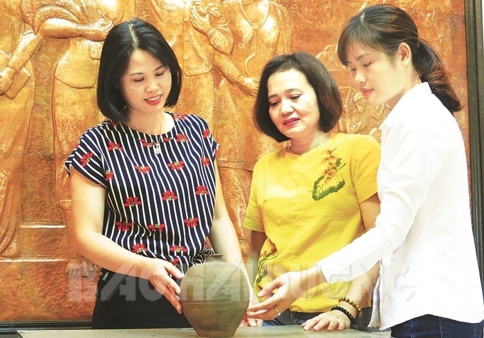 Hũ gạo nuôi quân của Mẹ Suốt