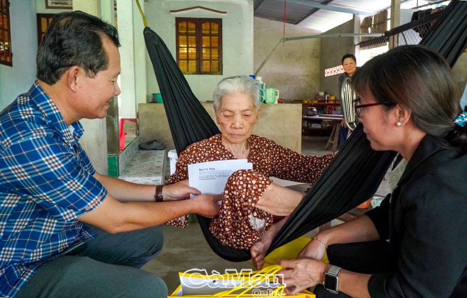 Bóng Hồng Giữa Chiến Khu Rừng Đước - Phạm Thị Bay