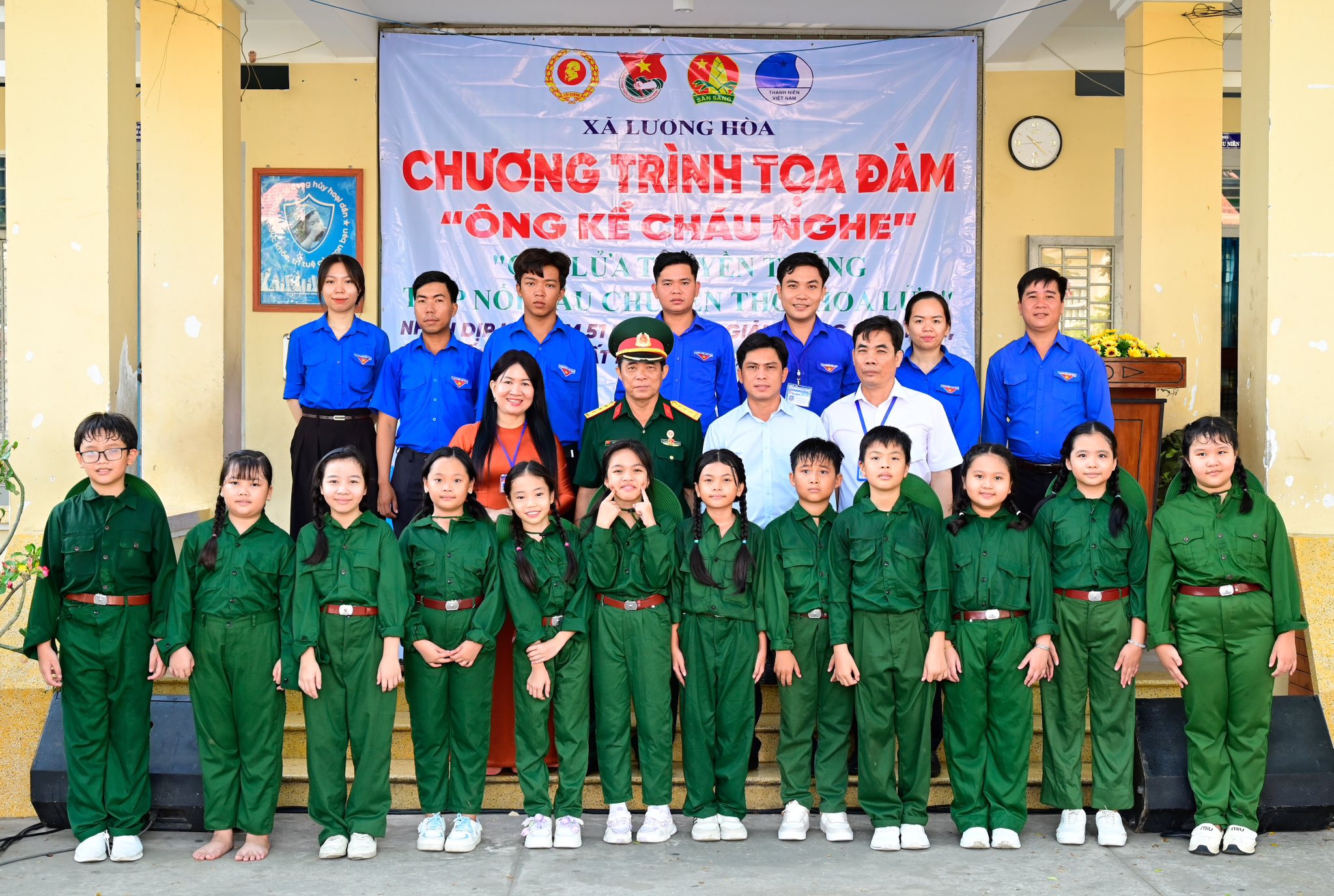 Nắm cơm trong mưa