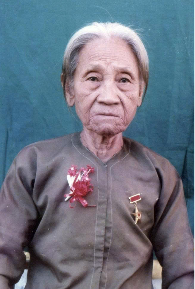 Mẹ VNAH Lê Thị Năm - Mùa xuân bên những ngôi mộ con