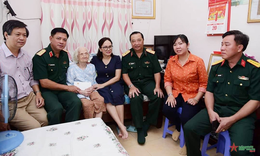Mẹ Việt Nam anh hùng Trần Thị Mai
