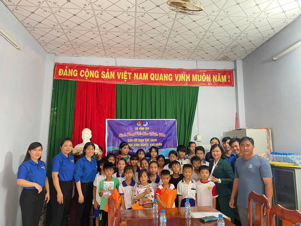ẬN ĐỘNG TẬP SÁCH HỖ TRỢ HỌC SINH NGHÈO