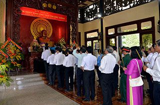 Vĩ đại một con người suốt đời cần lao tranh đấu, hết lòng vì nước, vì dân