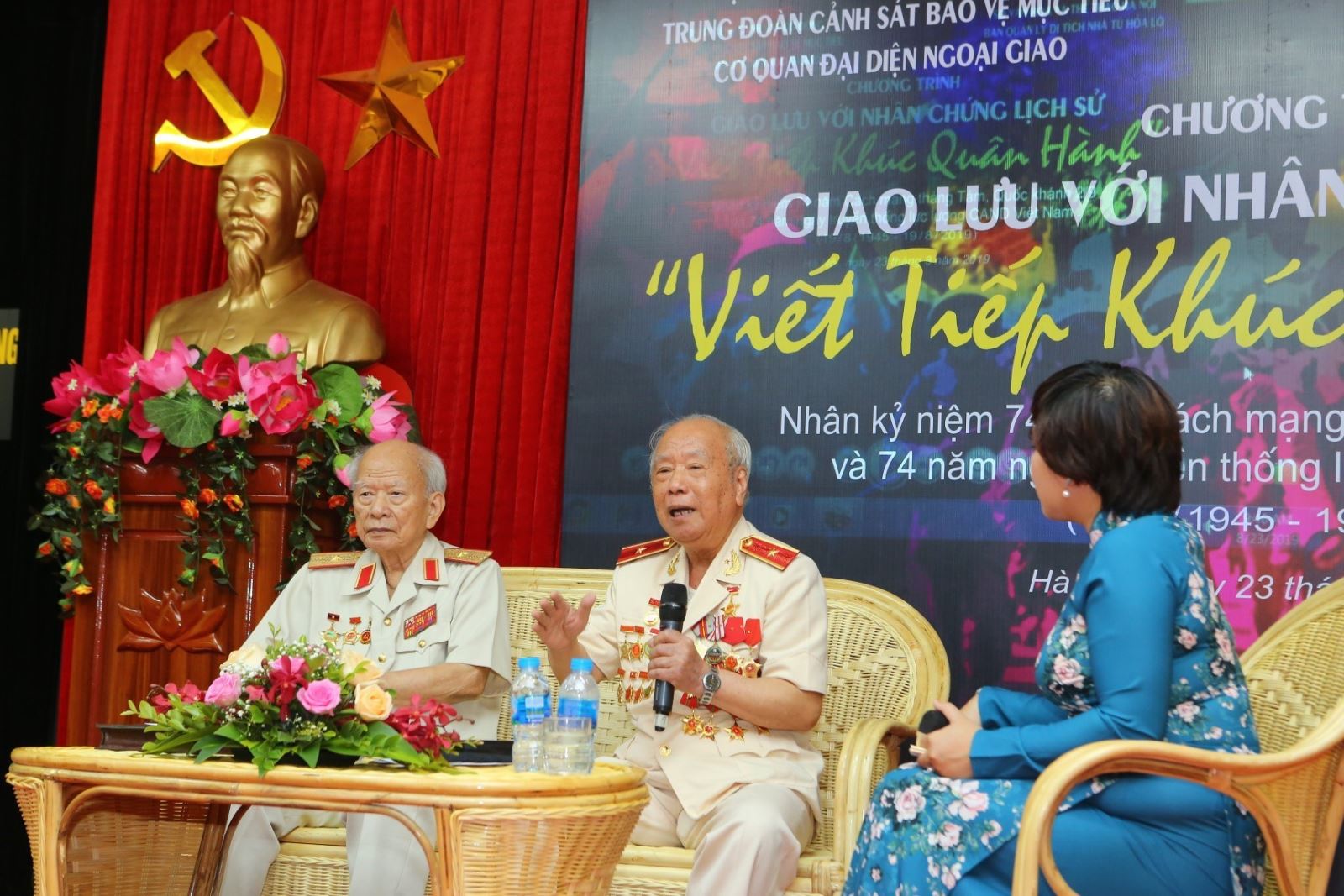 Người cựu tù Hỏa Lò bật khóc khi tiếp quản Thủ đô