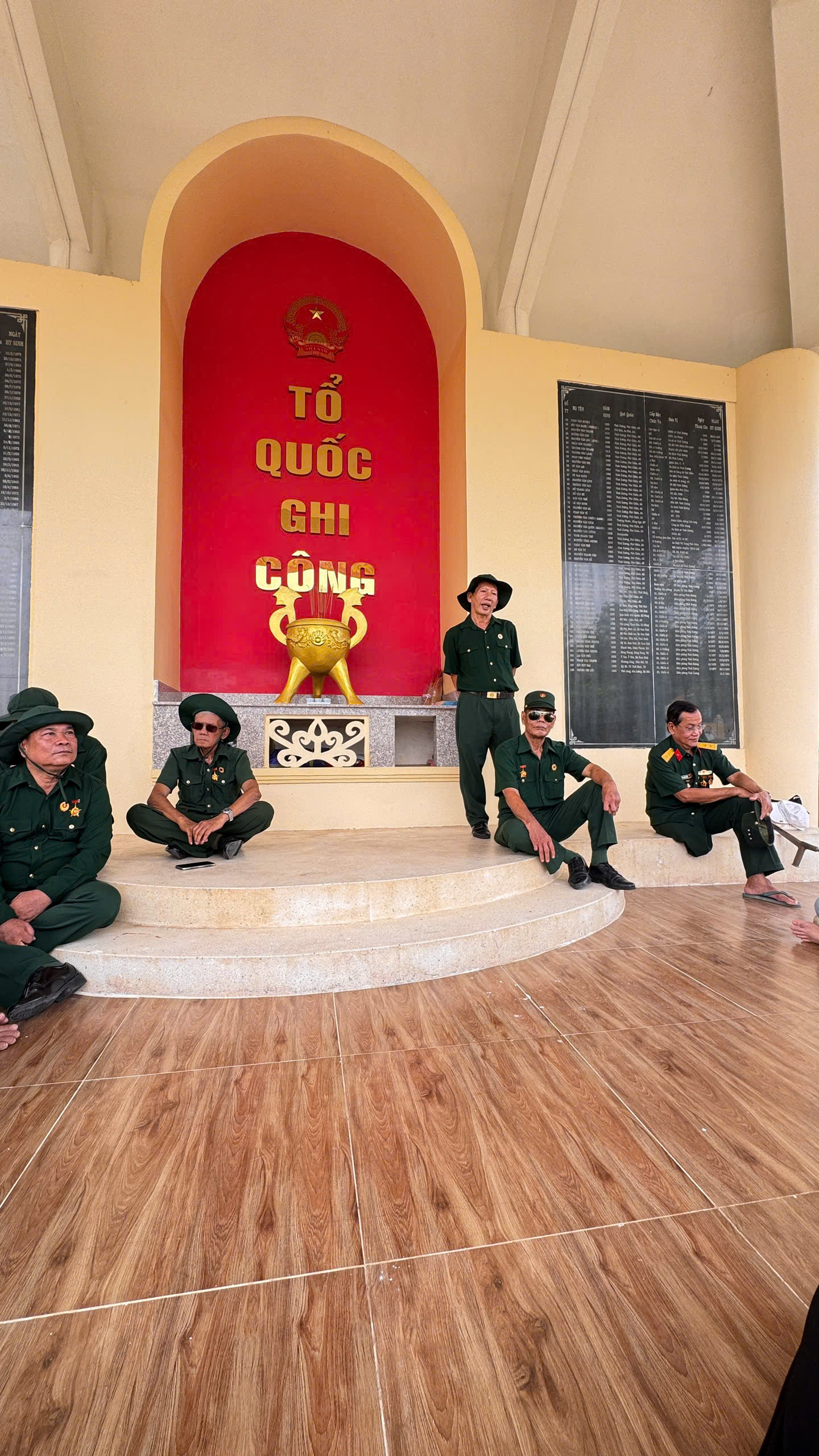 DẤU CHÂN TUỔI TRẺ THỜI HOA LỬA