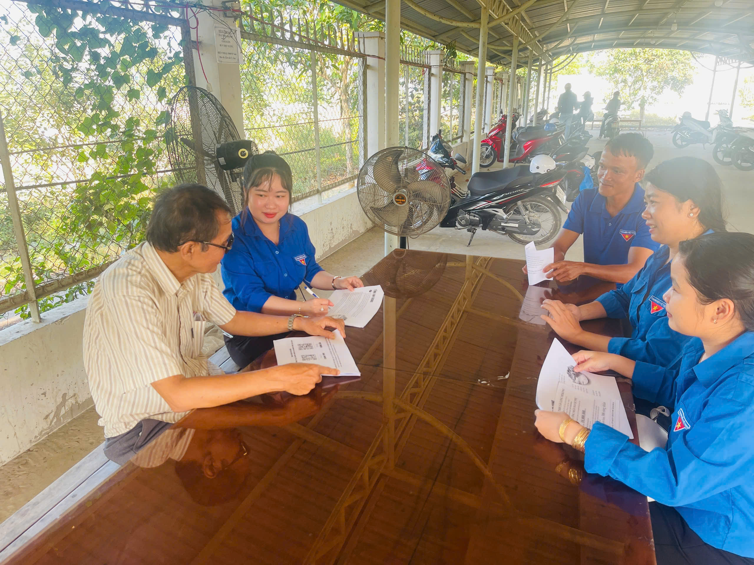 Người chiến sĩ phát huy truyền thống cách mạng, giữ trọn tinh thần trách nhiệm và góp phần xây dựng cuộc sống bình yên cho nhân dân