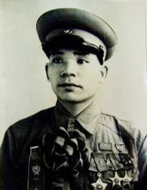 Anh hùng Đinh Văn Mẫu