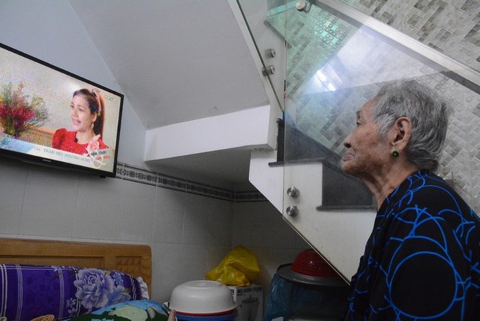 [Đoàn trường THPT Hai Bà Trưng] MẸ VIỆT NAM ANH HÙNG NGUYỄN THỊ ĐƯỜNG: ĐÓA SEN TỎA HƯƠNG GIỮA ĐỜI THƯỜNG VÀ TƯỢNG ĐÀI BẤT TỬ CỦA LÒNG YÊU NƯỚC