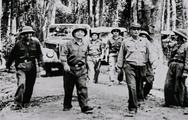 ĐƯỜNG HỒ CHÍ MINH VÀ ĐẠI TƯỚNG VÕ NGUYÊN GIÁP: HUYỀN THOẠI DỆT NÊN TỪ TẦM NHÌN VÀ Ý CHÍ
