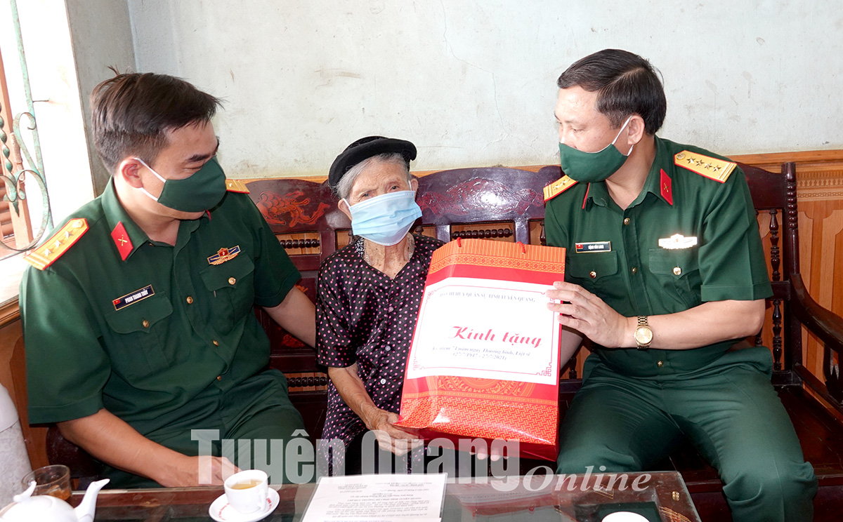Quan tâm phụng dưỡng Mẹ Việt Nam Anh hùng