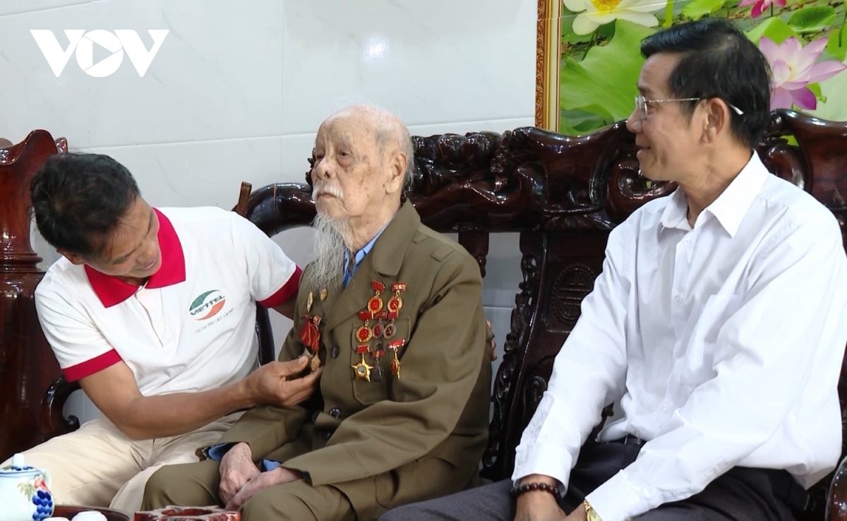 Đặng Văn Duy - Đêm kéo pháo dưới mưa rừng Điện Biên