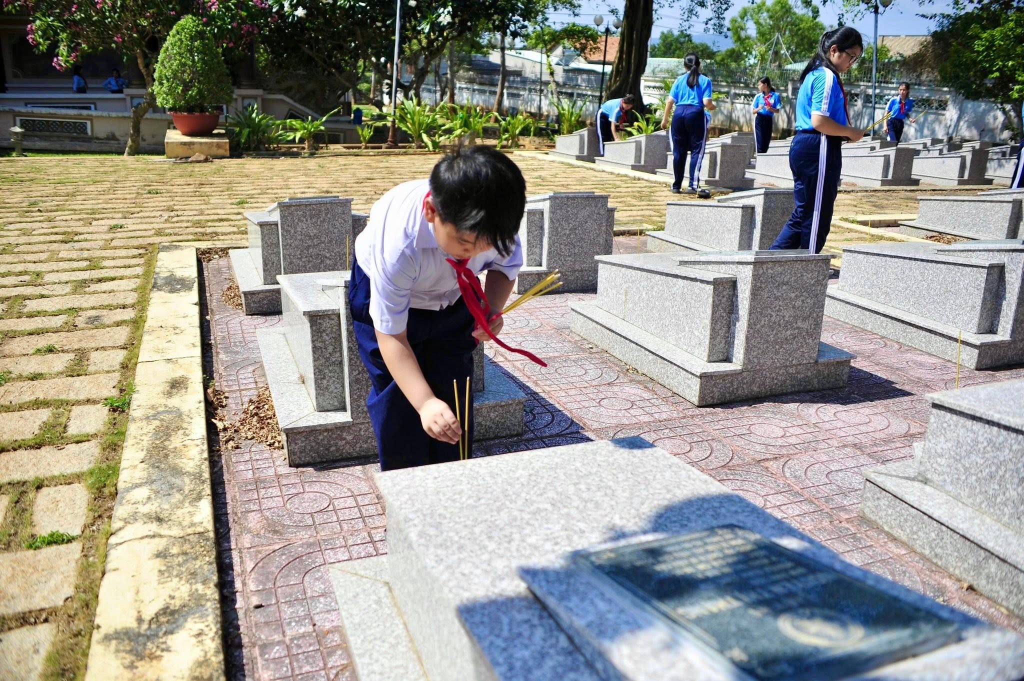 Hành trình Thiếu nhi xã Long Sơn với chủ đề: “Rạng ngời trang sử Đội - Vững bước tiến lên Đoàn”