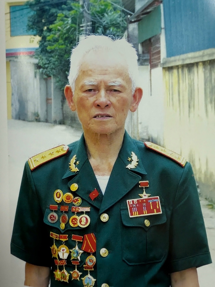 Anh hùng Phùng Văn Khầu