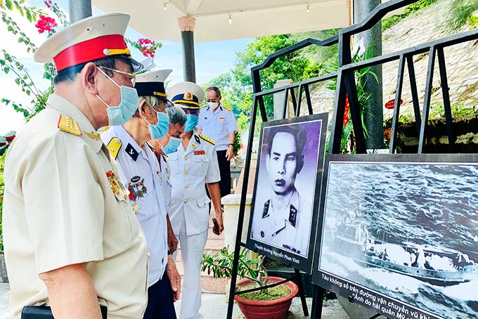 BẢN HÙNG CA GIỮA TRÙNG KHƠI CÂU CHUYỆN THỜI HOA LỬA CỦA ANH HÙNG NGUYỄN PHAN VINH