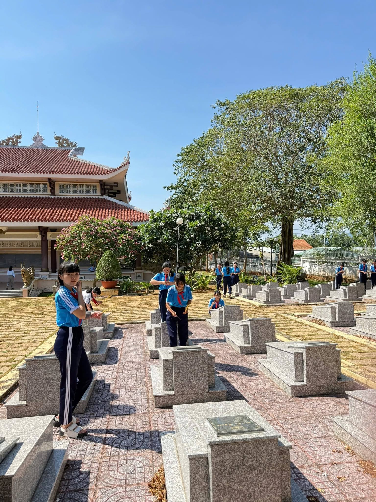 Hành trình về nguồn