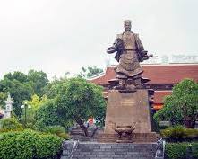 NỮ DU KÍCH HOA LƯ VÀ LƯỚI LỬA TRẠM THẢN