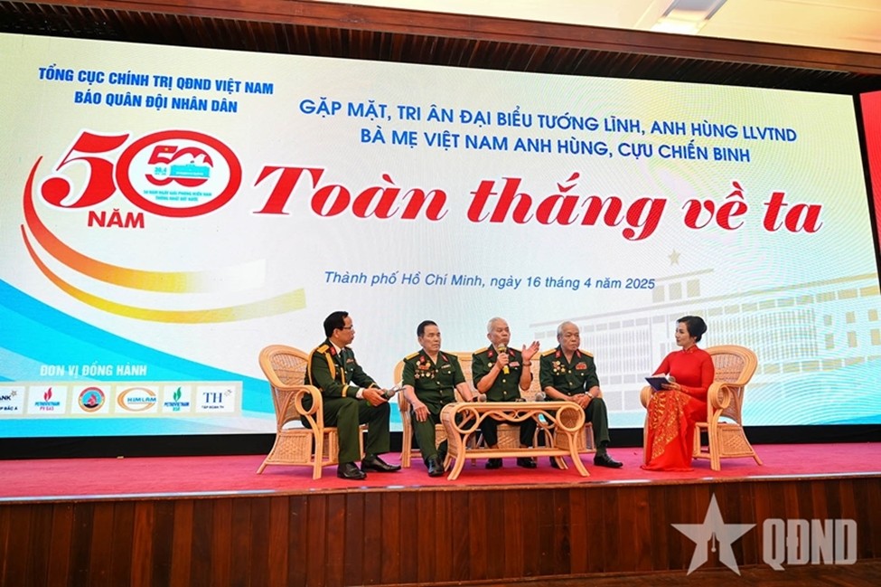 Chuyện chưa kể về những người lính xe tăng 390 anh hùng 