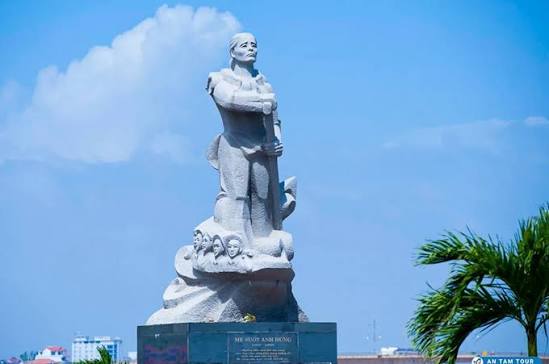 [Đoàn trường THPT Hai Bà Trưng] Huyền thoại Mẹ Suốt: Mái chèo kiên trung rẽ sóng Nhật Lệ giữa mưa bom bão đạn