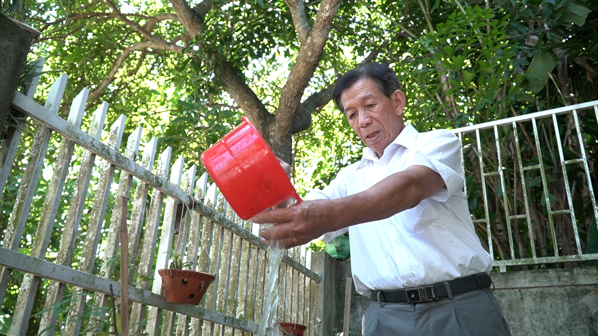 [Đoàn trường THPT Hai Bà Trưng] THIẾU TÁ, ANH HÙNG NGUYỄN VIẾT HỒNG: TỪ "NGƯỜI BẾN RƠM" ĐẾN TẤM ÁO GIÁP VỮNG CHÃI CỦA TỔ QUỐC