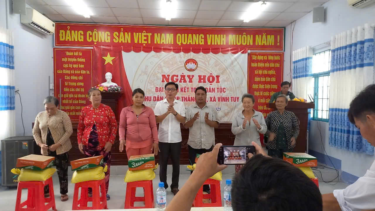 SÔI NỔI NGÀY HỘI ĐẠI ĐOÀN KẾT TOÀN DÂN TỘC XÃ VĨNH TUY NĂM 2025