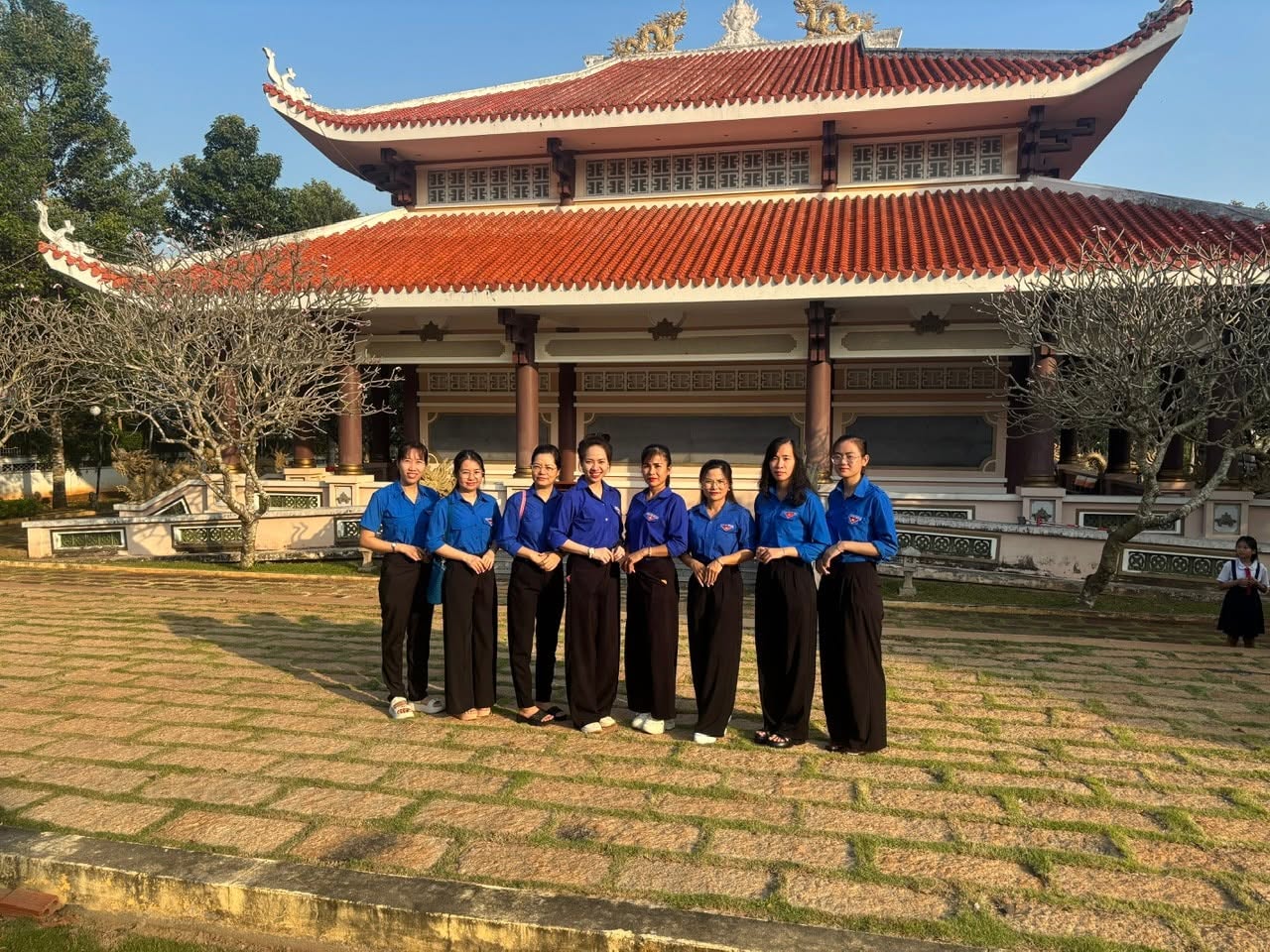Hoạt động về nguồn – hành trình đến với địa chỉ đỏ tại Đền thờ liệt sĩ xã Long Sơn