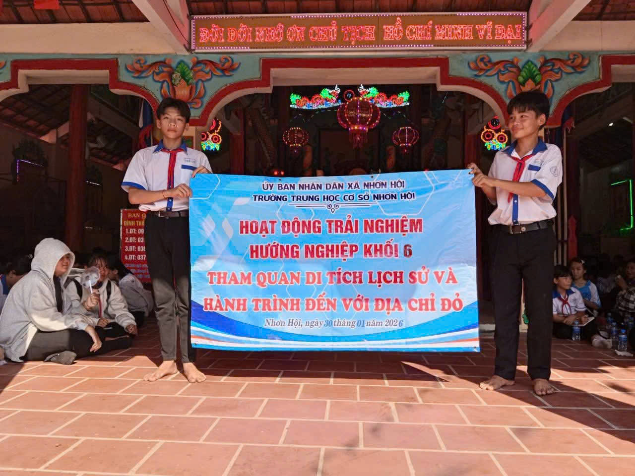 Liên đội Trường THCS Nhơn Hội đã tổ chức hoạt động trải nghiệm tham quan di tích lịch sử Đình Thần Nhơn Hội.