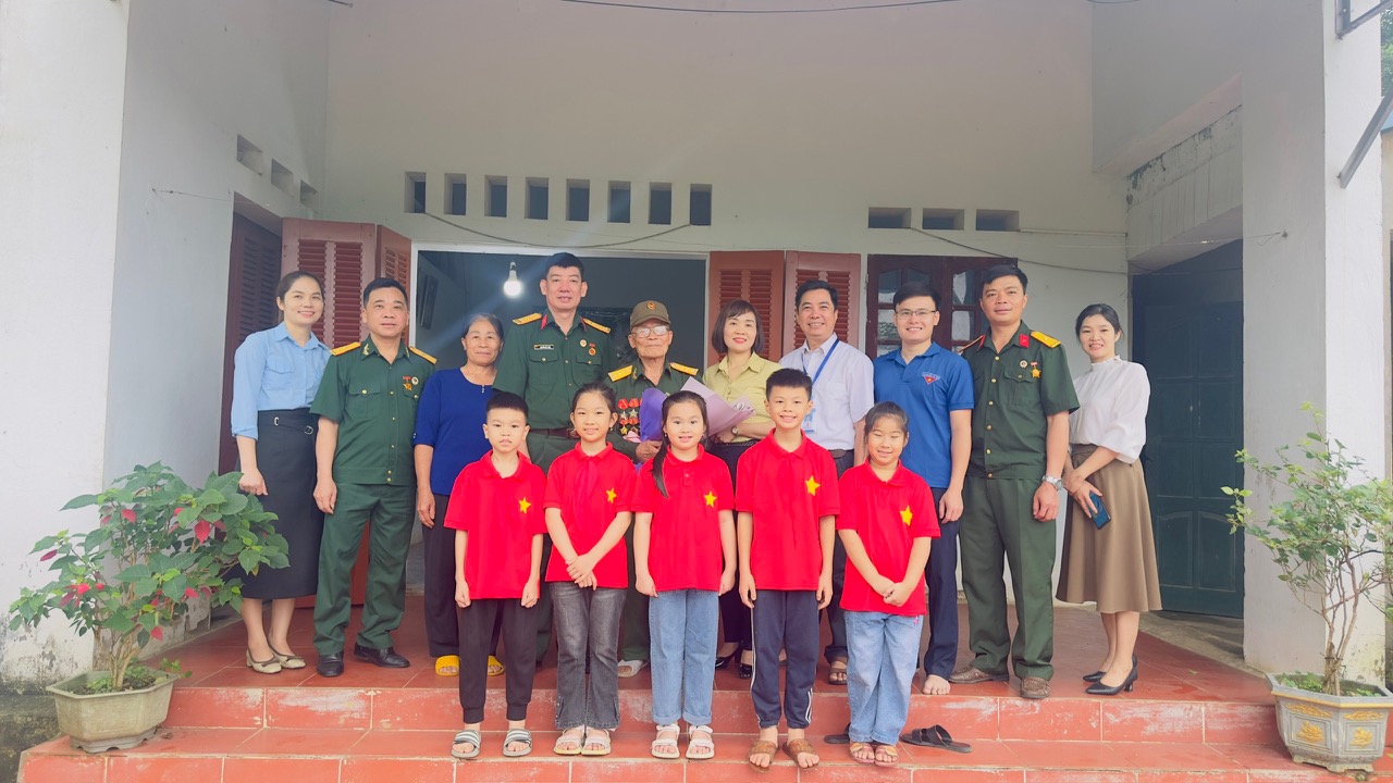 Câu chuyện của Bác Thương binh Ma Văn Tân - xóm Tân Hợp, xã Phượng Tiến.