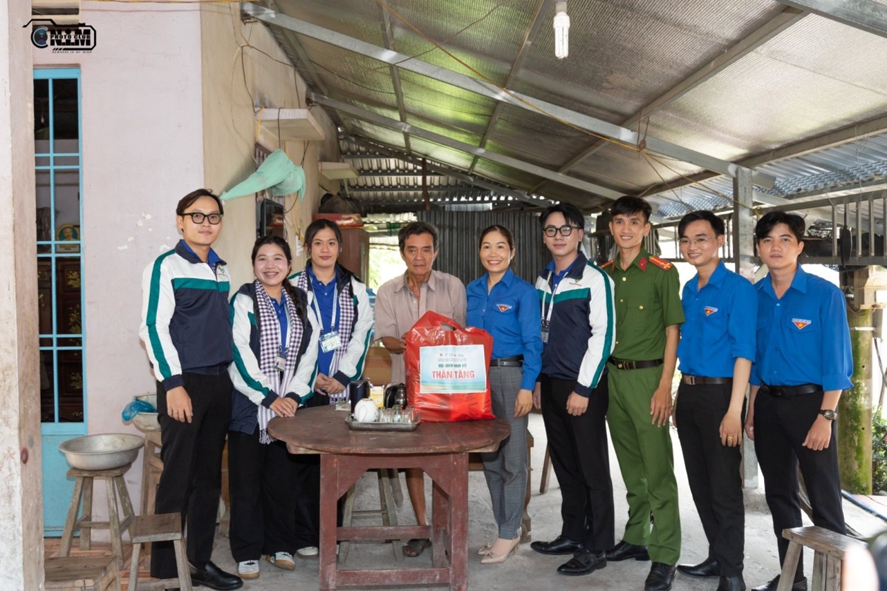 TÂN PHƯỚC 2: UỐNG NƯỚC NHỚ NGUỒN – TRI ÂN NHỮNG NGƯỜI GIỮ NGỌN LỬA “THỜI HOA LỬA”