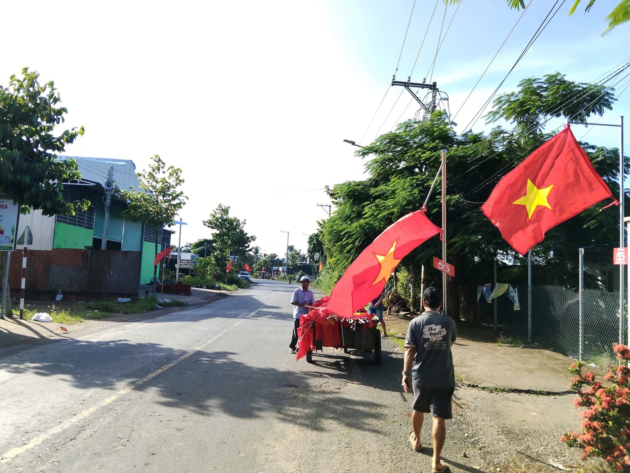 THỰC HIỆN CÔNG TRÌNH "CỘT CỜ THẲNG TẮP" - TÔI YÊU TỔ QUỐC TÔI