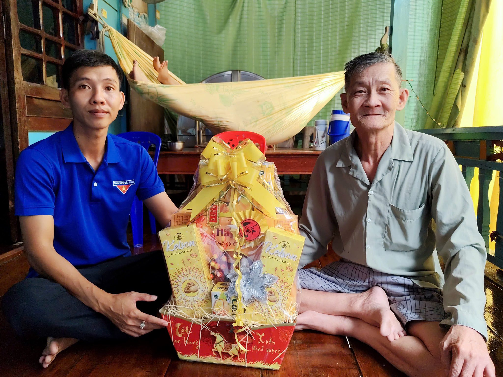 ĐOÀN THANH NIÊN XÃ BÌNH THẠNH ĐÔNG THĂM HỎI, CHÚC TẾT CỰU THANH NIÊN XUNG PHONG TRÊN ĐỊA BÀN
