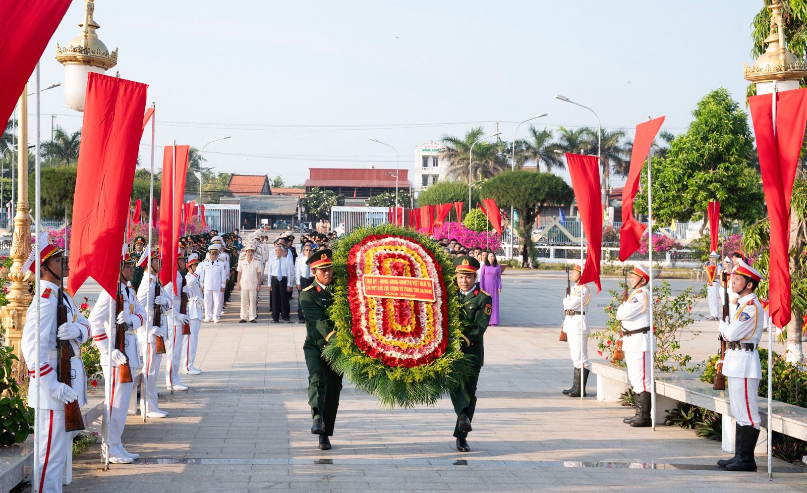 Lãnh đạo tỉnh An Giang viếng Nghĩa trang liệt sĩ tỉnh