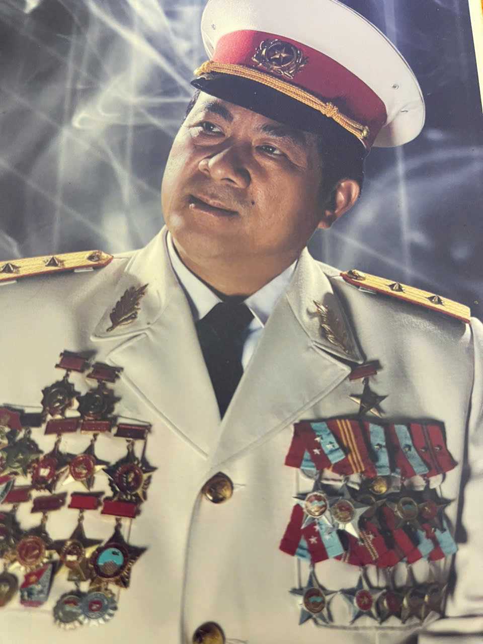 Anh hùng Lực lượng vũ trang nhân dân Đoàn Sinh Hưởng