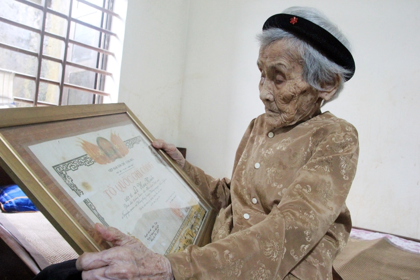 Mẹ Việt Nam Anh hùng Lê Thị Sáu